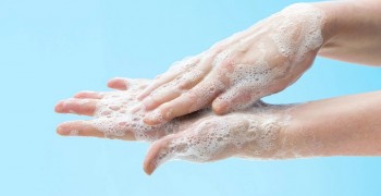 Soap and water or antiseptic? What to choose and when